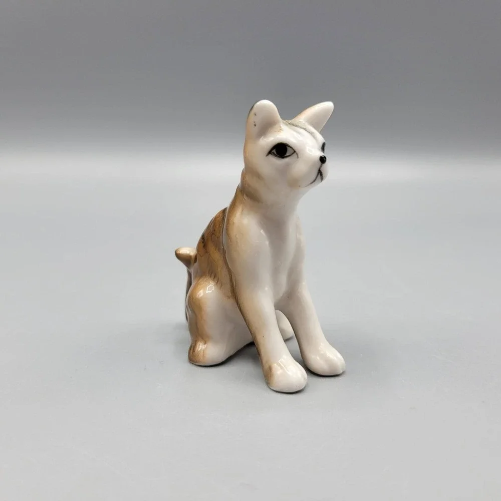 Vintage Ceramic Cat Kitten Figurine Home Shelf Decor 2.25